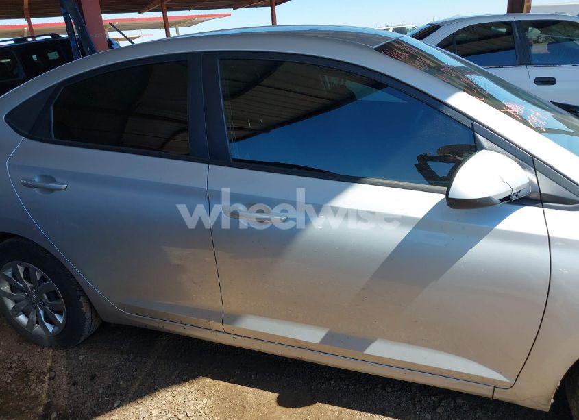 Photo 13 of 2018 Hyundai Accent SE (VIN 3KPC24A3XJE011393)