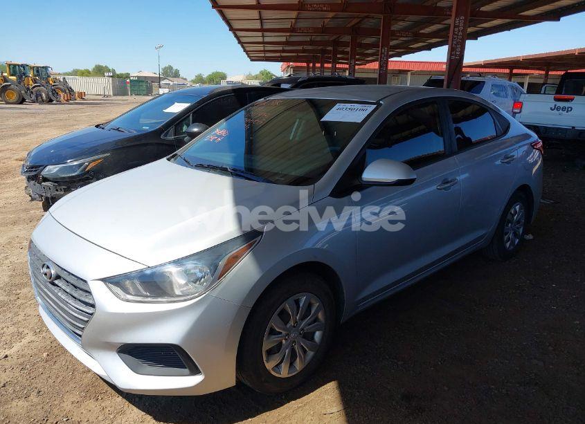 Photo 2 of 2018 Hyundai Accent SE (VIN 3KPC24A3XJE011393)