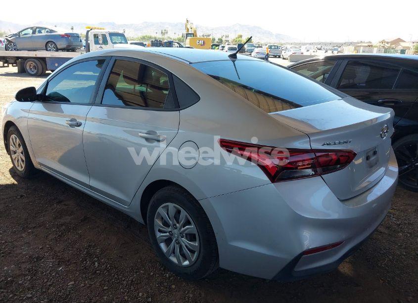 Photo 3 of 2018 Hyundai Accent SE (VIN 3KPC24A3XJE011393)