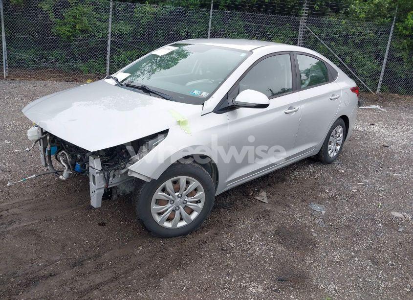 Photo 2 of 2019 Hyundai Accent SE (VIN 3KPC24A3XKE042631)
