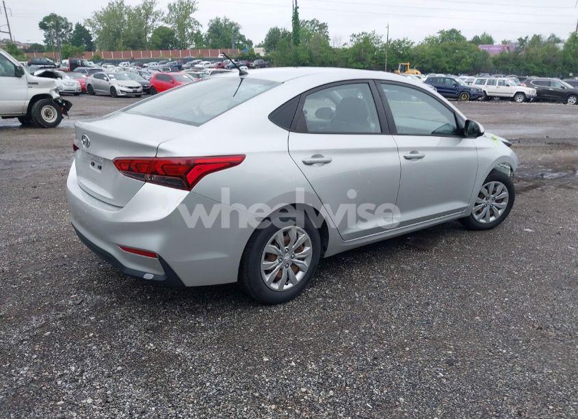 Photo 4 of 2019 Hyundai Accent SE (VIN 3KPC24A3XKE042631)