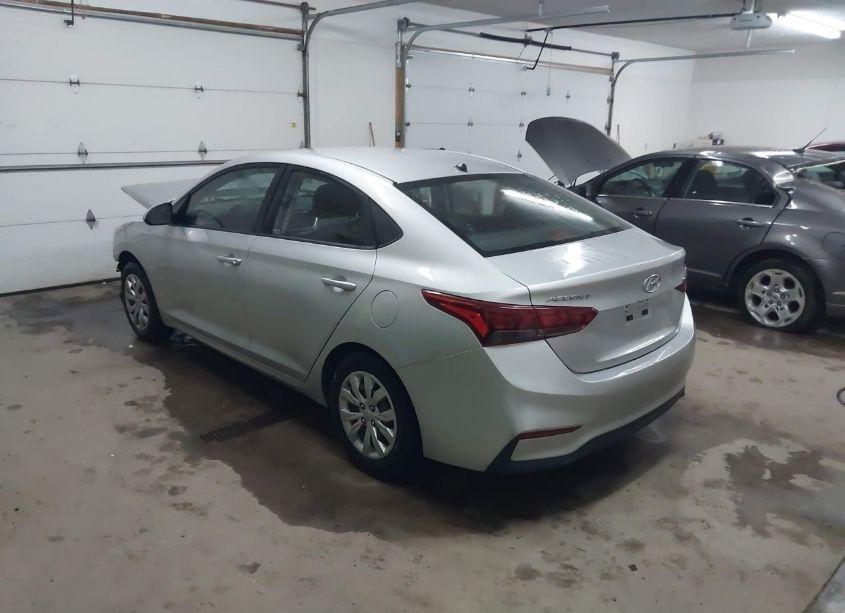 Photo 3 of 2019 Hyundai Accent SE (VIN 3KPC24A3XKE044895)