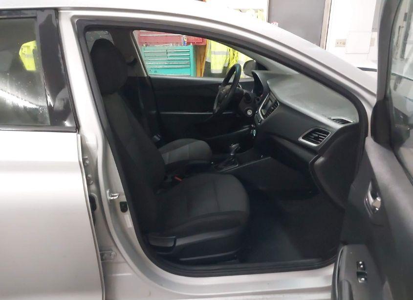 Photo 5 of 2019 Hyundai Accent SE (VIN 3KPC24A3XKE044895)