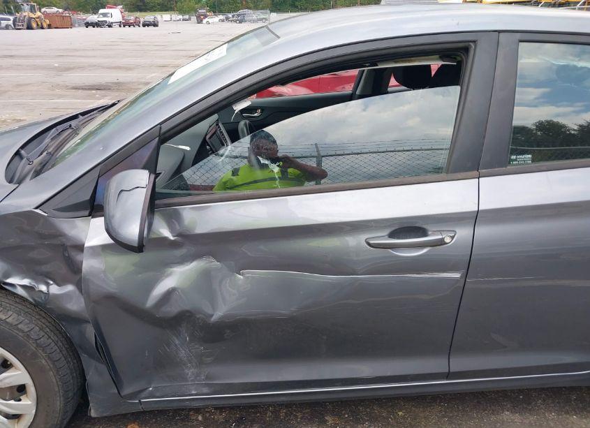 Photo 14 of 2019 Hyundai Accent SE (VIN 3KPC24A3XKE063222)