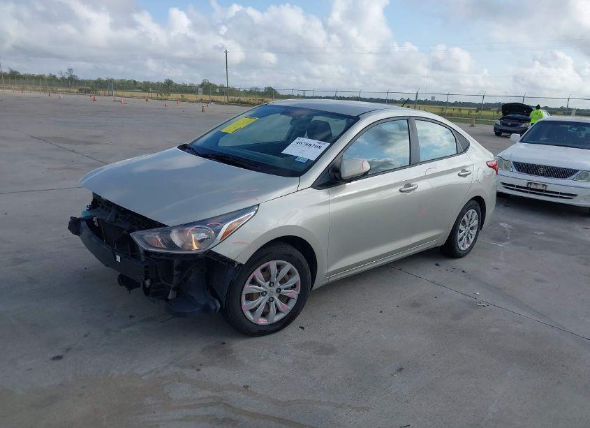 Photo 2 of 2019 Hyundai Accent SE (VIN 3KPC24A3XKE065231)