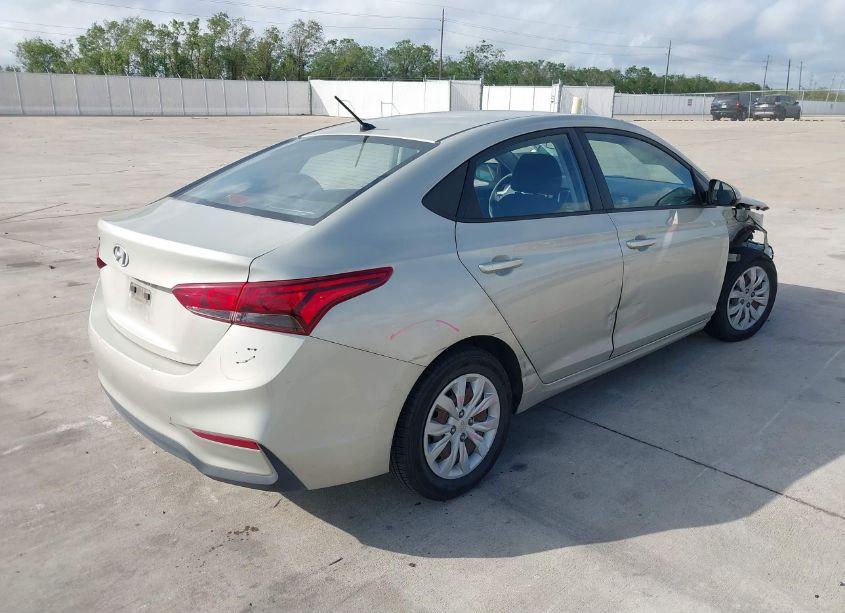 Photo 4 of 2019 Hyundai Accent SE (VIN 3KPC24A3XKE065231)