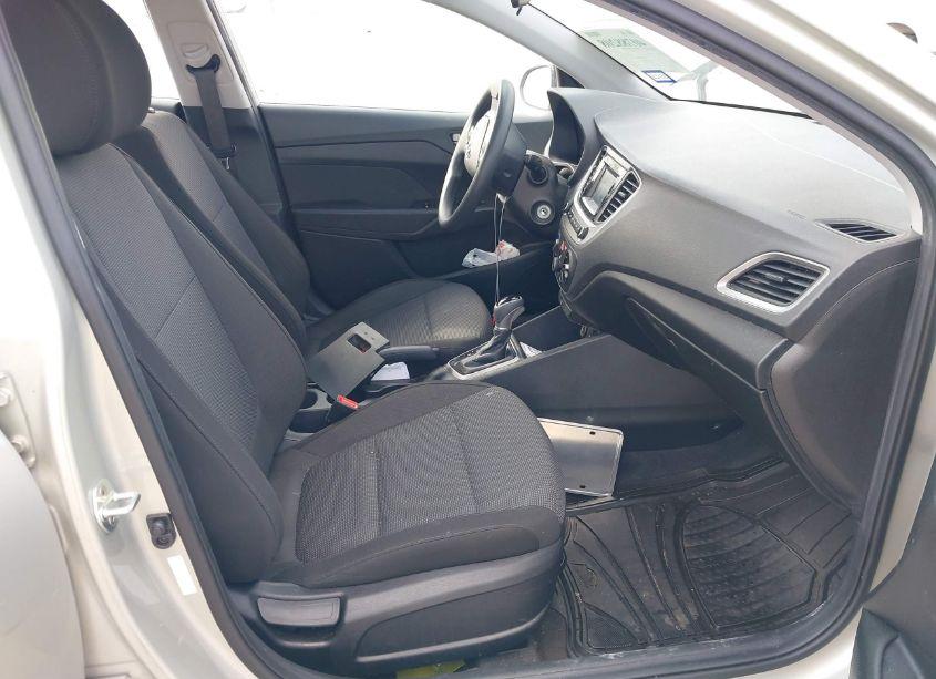 Photo 5 of 2019 Hyundai Accent SE (VIN 3KPC24A3XKE065231)