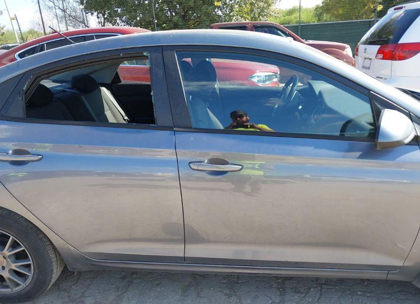 Photo 13 of 2019 Hyundai Accent SE (VIN 3KPC24A3XKE073992)