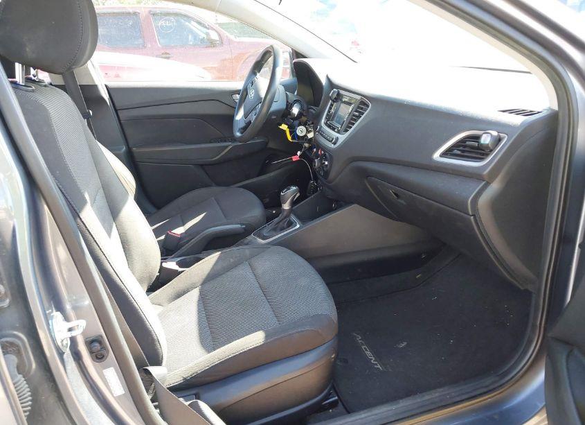 Photo 5 of 2019 Hyundai Accent SE (VIN 3KPC24A3XKE073992)