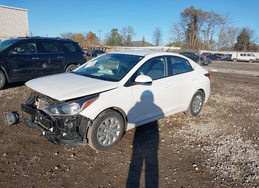 Photo 2 of 2020 Hyundai Accent SE (VIN 3KPC24A60LE092949)