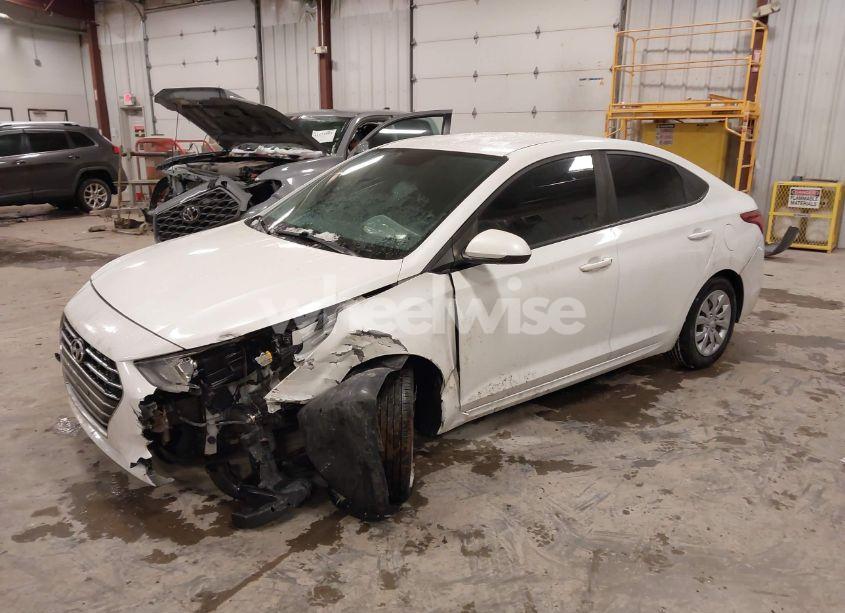 Photo 2 of 2020 Hyundai Accent SE (VIN 3KPC24A60LE101746)