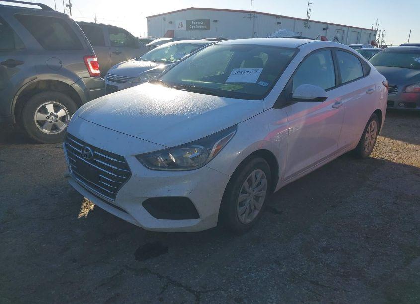 Photo 2 of 2020 Hyundai Accent SE (VIN 3KPC24A60LE123830)