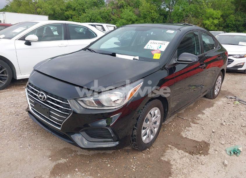 Photo 2 of 2021 Hyundai Accent SE (VIN 3KPC24A62ME147077)