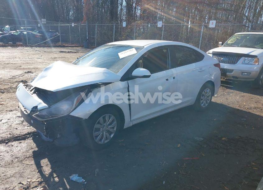 Photo 2 of 2020 Hyundai Accent SE (VIN 3KPC24A63LE106150)