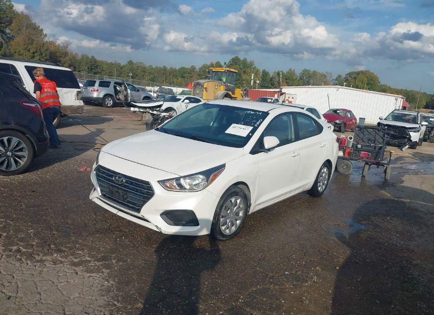 Photo 2 of 2020 Hyundai Accent SE (VIN 3KPC24A64LE104987)
