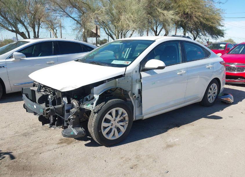 Photo 2 of 2022 Hyundai Accent SE (VIN 3KPC24A64NE157501)