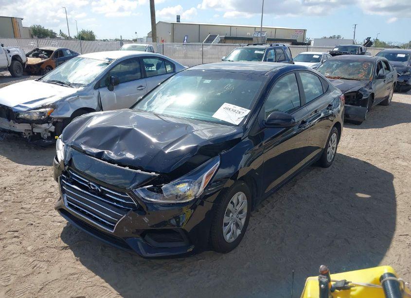 Photo 2 of 2022 Hyundai Accent SE (VIN 3KPC24A65NE181130)