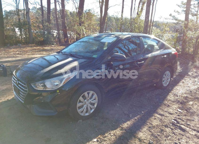 Photo 2 of 2020 Hyundai Accent SE (VIN 3KPC24A66LE114467)