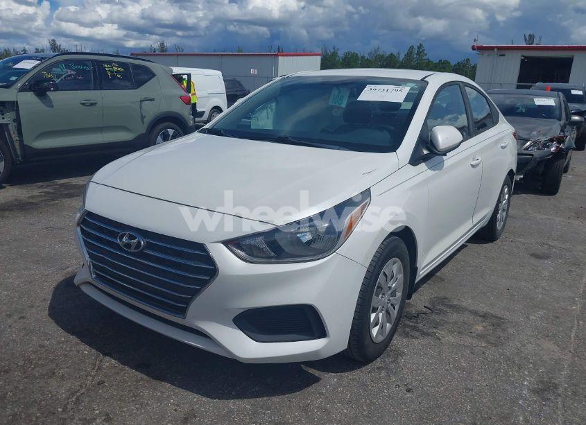 Photo 2 of 2020 Hyundai Accent SE (VIN 3KPC24A67LE094360)