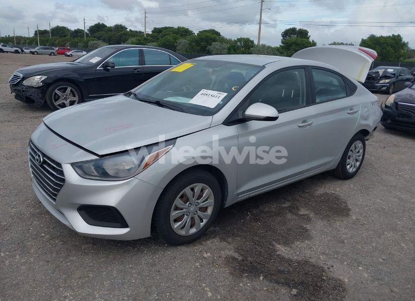 Photo 2 of 2020 Hyundai Accent SE (VIN 3KPC24A68LE114728)