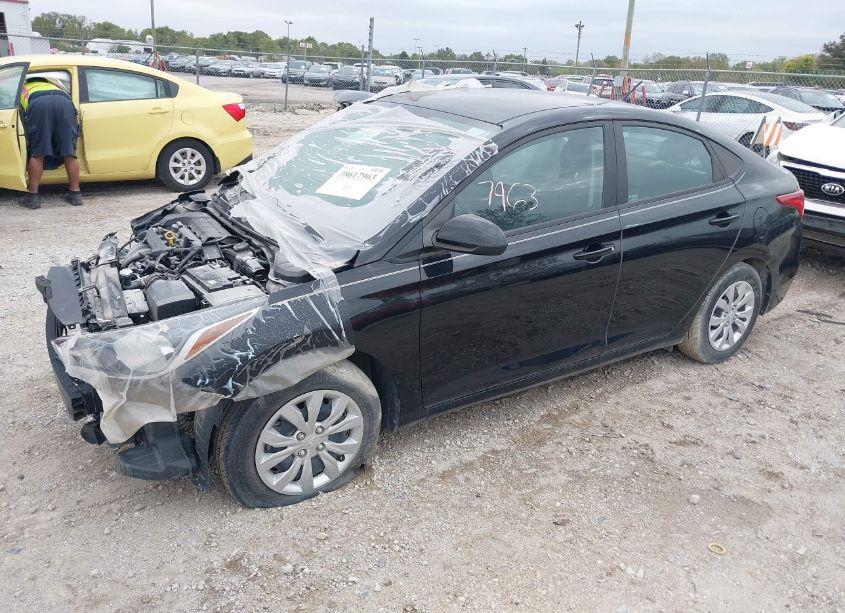 Photo 2 of 2021 Hyundai Accent SE (VIN 3KPC24A68ME133233)