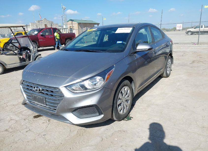 Photo 2 of 2021 Hyundai Accent SE (VIN 3KPC24A68ME149352)