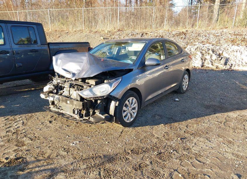 Photo 2 of 2020 Hyundai Accent SE (VIN 3KPC24A69LE119856)