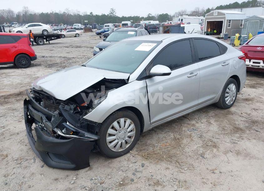 Photo 2 of 2020 Hyundai Accent SE (VIN 3KPC24A6XLE092179)