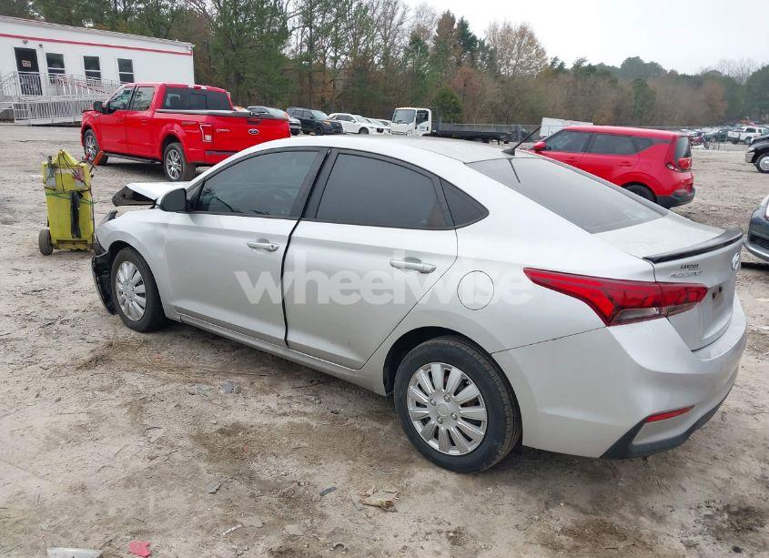 Photo 3 of 2020 Hyundai Accent SE (VIN 3KPC24A6XLE092179)