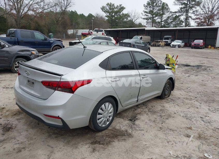 Photo 4 of 2020 Hyundai Accent SE (VIN 3KPC24A6XLE092179)