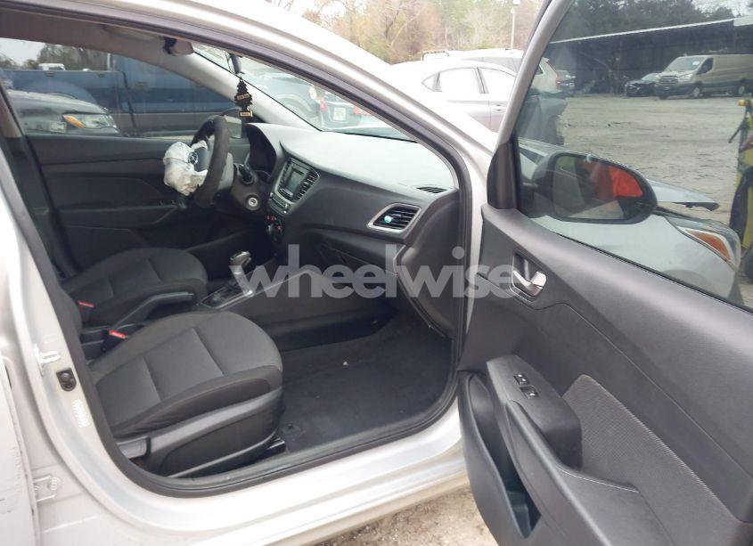 Photo 5 of 2020 Hyundai Accent SE (VIN 3KPC24A6XLE092179)