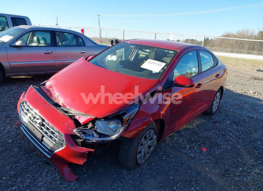 Photo 2 of 2020 Hyundai Accent SE (VIN 3KPC24A6XLE118828)