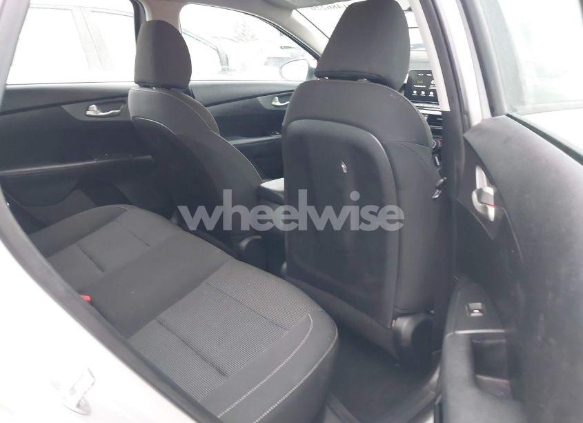 Photo 8 of 2019 Kia Forte LXS (VIN 3KPF24AD0KE095053)