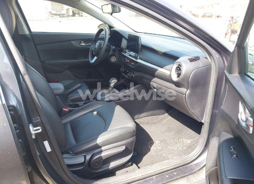 Photo 5 of 2019 Kia Forte LXS (VIN 3KPF24AD0KE102969)