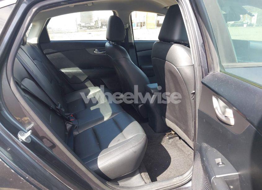 Photo 8 of 2019 Kia Forte LXS (VIN 3KPF24AD0KE102969)