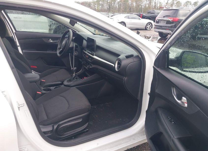 Photo 5 of 2019 Kia Forte FE (VIN 3KPF24AD0KE106407)