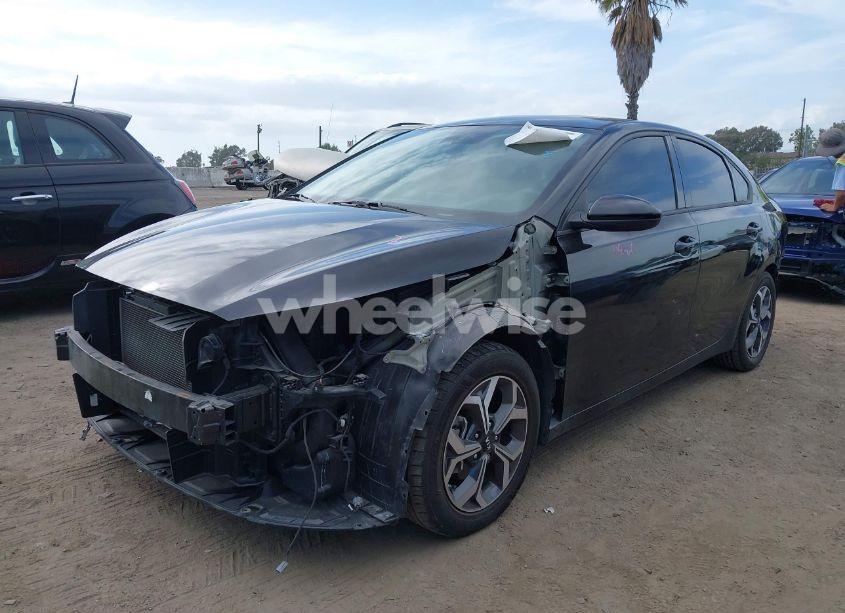 Photo 2 of 2019 Kia Forte LXS (VIN 3KPF24AD0KE109792)