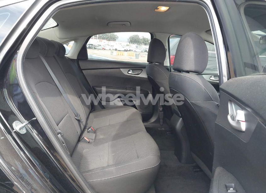 Photo 8 of 2019 Kia Forte LXS (VIN 3KPF24AD0KE109792)