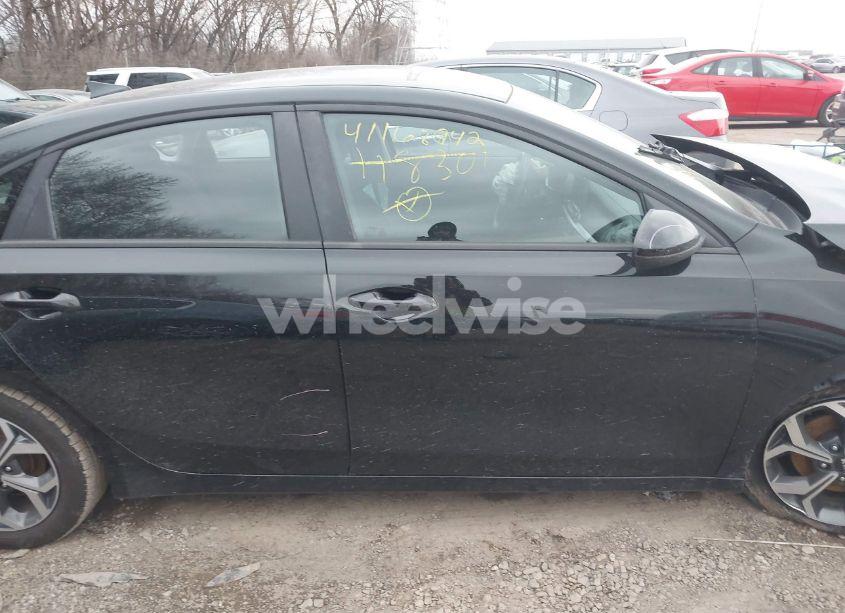 Photo 13 of 2019 Kia Forte LXS (VIN 3KPF24AD0KE118301)