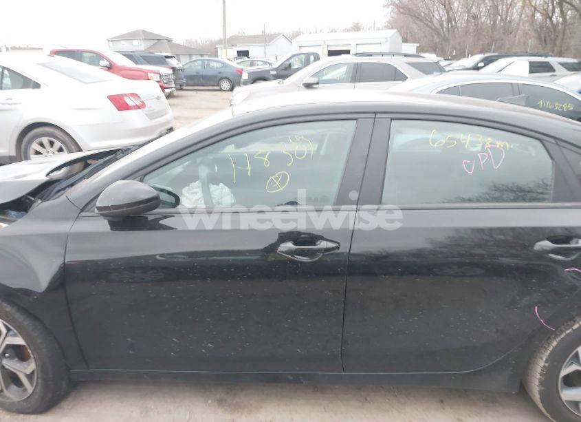 Photo 14 of 2019 Kia Forte LXS (VIN 3KPF24AD0KE118301)