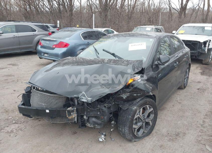 Photo 2 of 2019 Kia Forte LXS (VIN 3KPF24AD0KE118301)