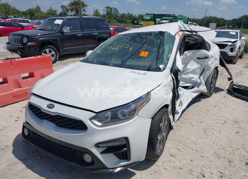 Photo 2 of 2019 Kia Forte LXS (VIN 3KPF24AD0KE128679)