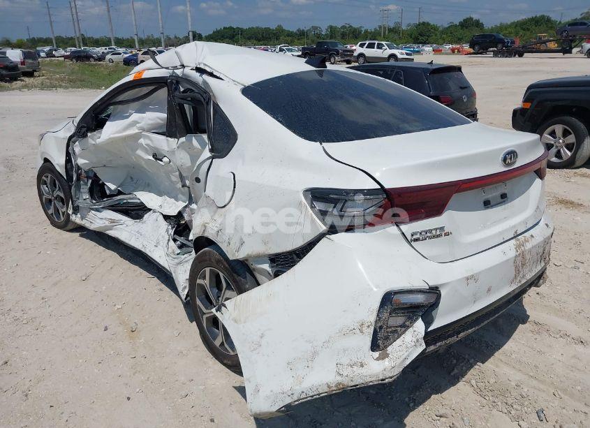 Photo 3 of 2019 Kia Forte LXS (VIN 3KPF24AD0KE128679)