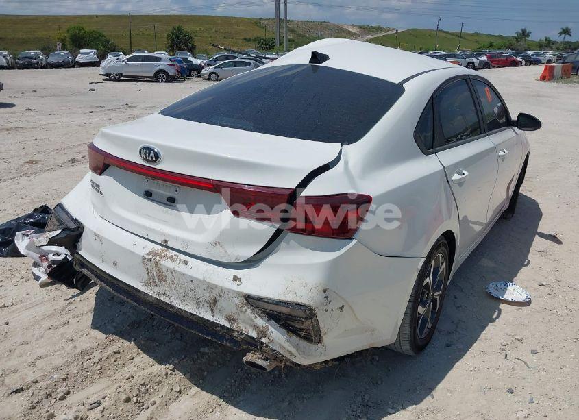 Photo 4 of 2019 Kia Forte LXS (VIN 3KPF24AD0KE128679)