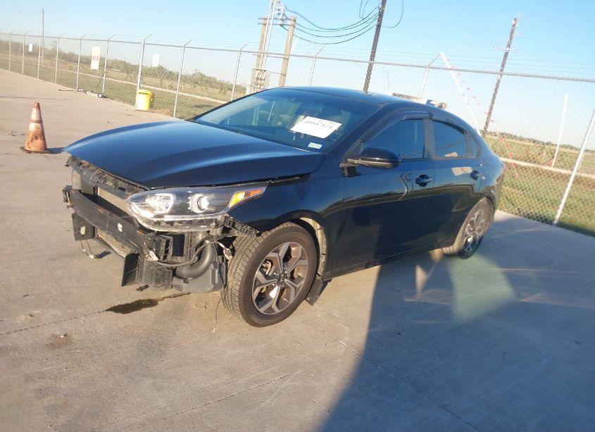 Photo 2 of 2019 Kia Forte LXS (VIN 3KPF24AD0KE138421)