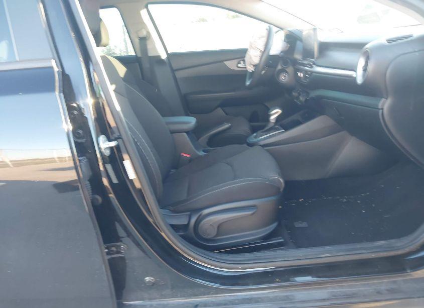 Photo 5 of 2019 Kia Forte LXS (VIN 3KPF24AD0KE138421)