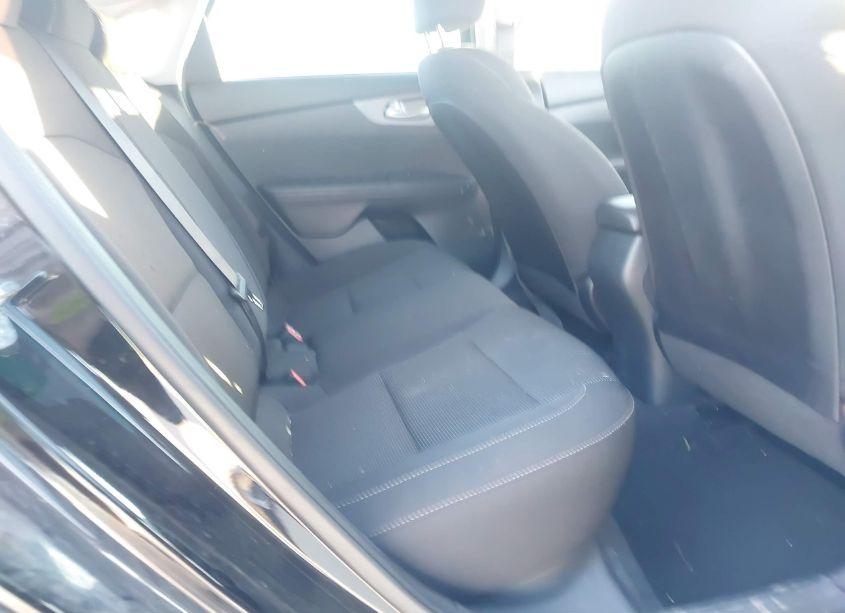 Photo 8 of 2019 Kia Forte LXS (VIN 3KPF24AD0KE138421)