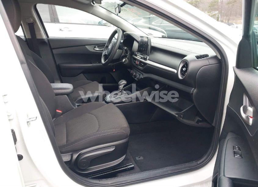 Photo 5 of 2020 Kia Forte LXS (VIN 3KPF24AD0LE154572)