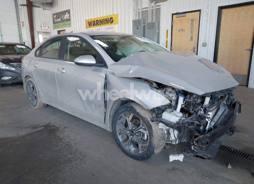 2021 Kia Forte LXS (VIN 3KPF24AD0ME269626) main photo