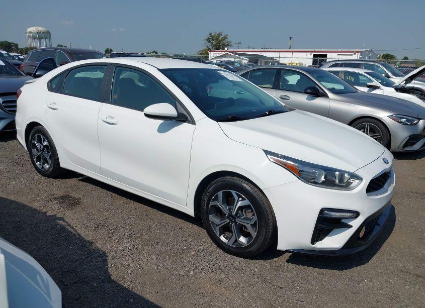 2021 Kia Forte LXS (VIN 3KPF24AD0ME281419) main photo